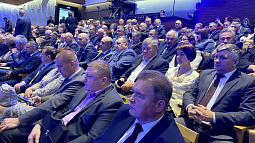 Депутаты АКЗС большинством голосов поддержали отчёт Виктора Томенко