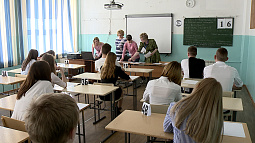 Сегодня выпускники алтайских школ сдадут первые ЕГЭ