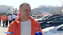 В автопробег по улицам Барнаула отправились сегодня добровольцы волонтёрских организаций