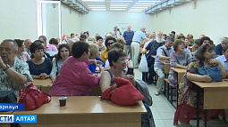Выпускники медуниверситета встретились 40 лет спустя и вспомнили, как начинали свой путь в профессию